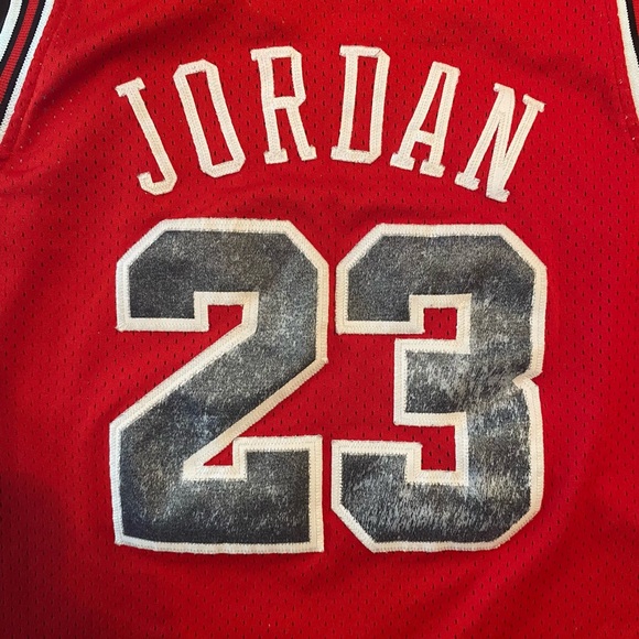 Michael Jordan #23 Basketball Jersey - Picture 4 of 9